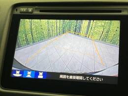 【バックカメラ】駐車時に後方がリアルタイム映像で確認できます。大型商業施設や立体駐車場での駐車時や、夜間のバック時に大活躍！運転スキルに関わらず、今や必須となった装備のひとつです！