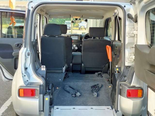 当社は福祉車両見て・触れて・選べる福祉車両のみを販売・買取する福祉車両専門店です。営業・メンテナンススタッフは福祉車両の有資格者です。福祉車両のことは福祉車両のたすかるにお任せください！