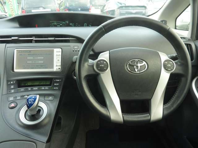 当社はあいおいニッセイ同和損保の代理店です。　もしもの時のレッカー500kmなどサービスがあるので遠方での事故や故障でも安心です。　車の買い替えに合わせて保険会社の切り替えもお気軽にご相談ください。