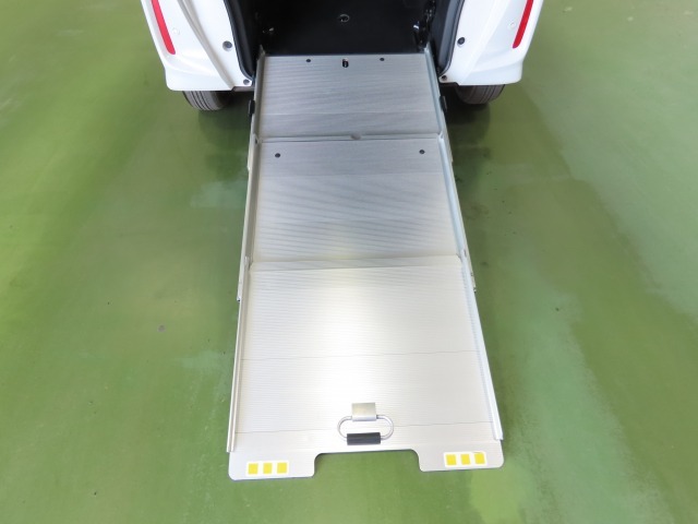車椅子用スロープ搭載。