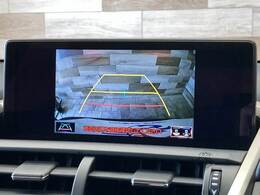 【純正10.3インチナビ】FM・AMラジオやブルートゥース接続など多彩な機能を併せ持っており、インパネ周りがすっきりしてますね！追加オプションでナビ機能やフルセグTV、DVD再生なども可能です。