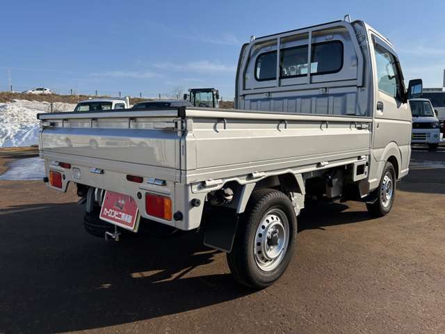 納車前の整備からアフターフォローまでカーライフをトータルにサポートさせて頂きます。