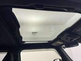 【ルーフ】大きなへこみや色褪せもなくきれいな状態です！ひょう害車は販売いたしませんのでご安心ください。