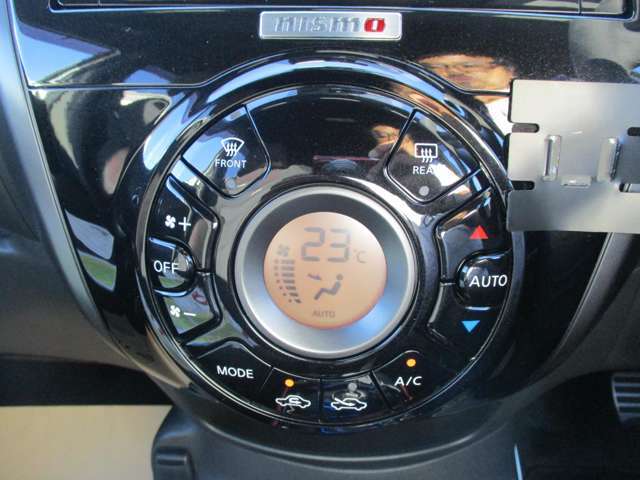 オートエアコンですので、車内を快適な空間に出来ます♪