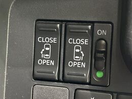 【両側パワースライドドア】スマートキーや運転席のスイッチで後席両側スライドドアの開閉が可能♪電動だから力を入れてドアを開ける必要が無く、小さなお子様でも簡単に開け閉めでき快適です♪
