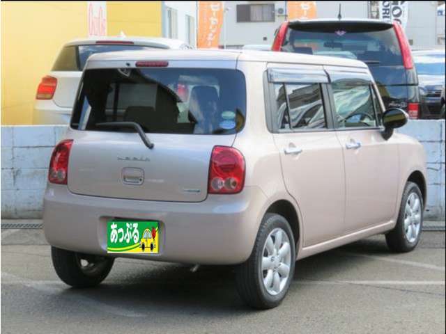 ■弊社代車として使用しておりますが、使用感も少なく大変綺麗な内装です。貸し出したお客様より大変好評をいただいております。次回車検はH33年2月11日まで残っております！