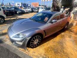 お車のご購入はもちろん、納車後も点検整備、車検、板金や修理から買取・お乗り換えまでお客様のカーライフをトータルでバックアップさせて頂きます！！