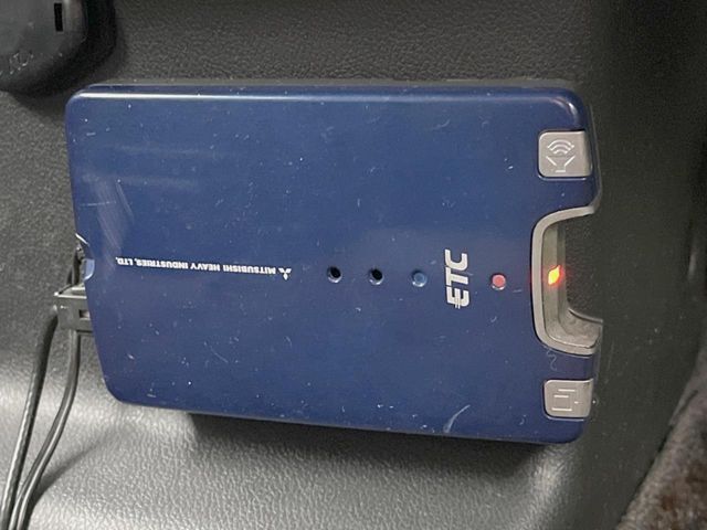 【ETC】高速道路の料金所をストレスなく通過！話題のスポットやサービスエリアに多い「スマートIC」利用時は必須のアイテムです。当店でセットアップを実施、ご納車当日からすぐにご利用いただけます！