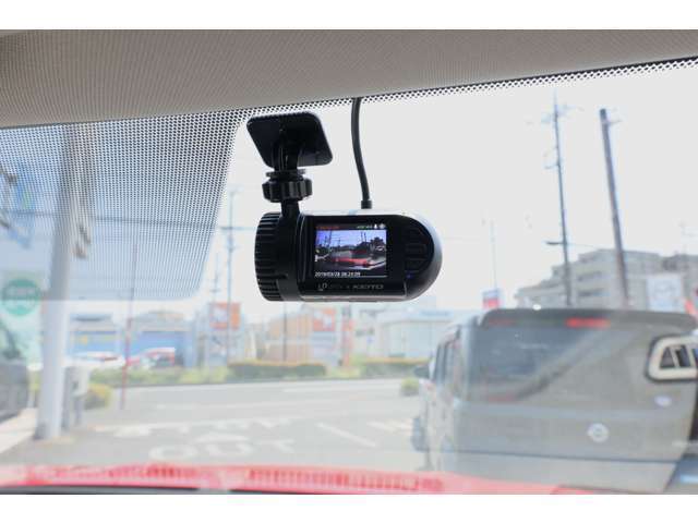 「ディーラーは高い！」というイメージをお持ちですか？当店は、自動車税などの税金からなる「法定費用」などの諸経費を含めた総額表示にてお車をご紹介しております。