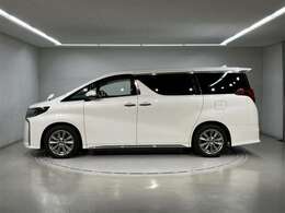 当社の中古車はまるごとクリーニング済み。インパネ、シート、天井、トランク、までスチーム洗浄でクリーニング。さらに消臭、除菌、ボディーコートで外装の鉄粉や汚れも除去しております。