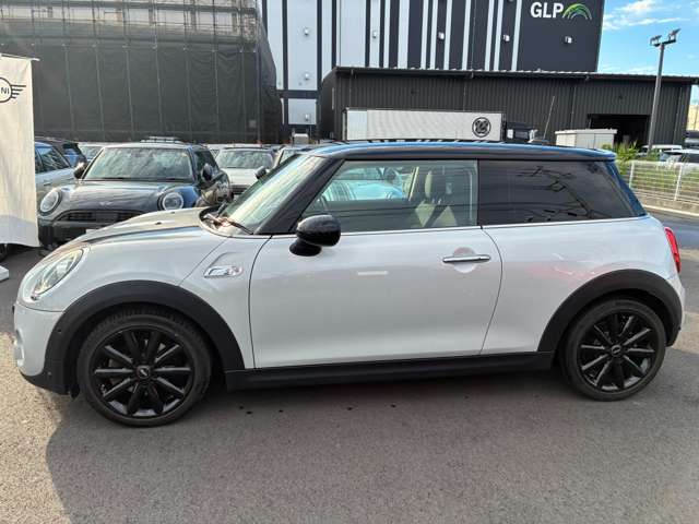 営業時間は10：00から18：30までとさせて頂いております。誠にかってながら毎週月曜日、火曜日は定休日となります。ご来店予約、在庫確認等お気軽にくださいませ。