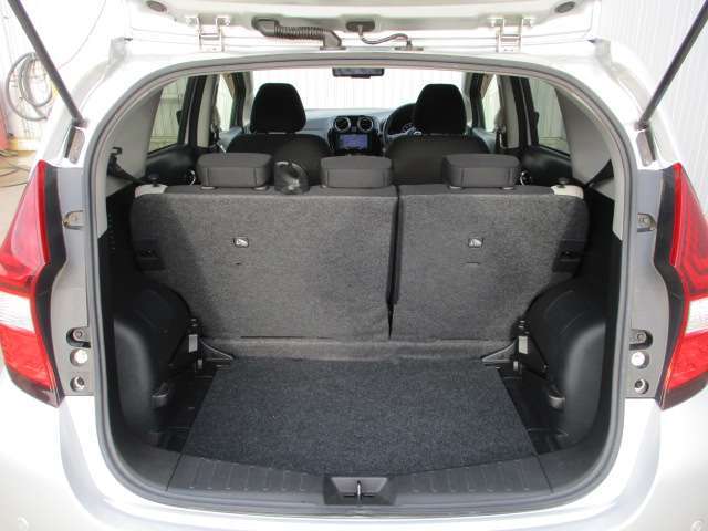 たくさん積める広々ラゲッジ