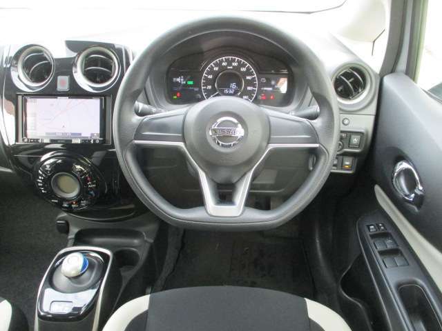 見やすい運転席で　快適ドライブ