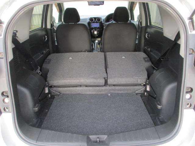 シートを倒すと大きなものも積めます