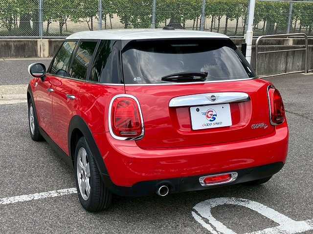 下取り車の今お乗りのお車も高く買い取らせて頂きます。軽自動車から輸入車まで高価査定をしております。
