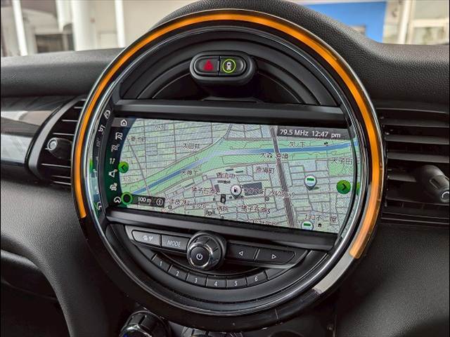 先進のBMW　タッチパッド付きi-driveとほぼ同性能のHDDナビゲーションになります。USBインターフェースやブルートゥースオーディオなど様々な先進機能をお楽しみいただけます。