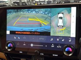 【パノラミックビューモニター】専用のカメラにより、上から見下ろしたような視点で360度クルマの周囲を確認することができます☆死角部分も確認しやすく、狭い場所での切り返しや駐車もスムーズに行えます。
