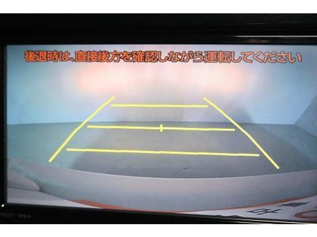 バックモニター！　バック時に後方の状況がモニターで確認できるので安全・安心です。