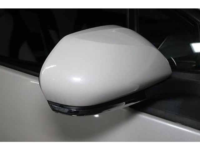 周りからも視認性が良いターンランプ（ウィンカー）付きのドアミラー。