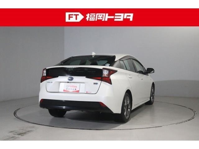 トヨタ認定中古車、評価3.5。キズ、へこみは若干ありますが、比較的良好な状態です。