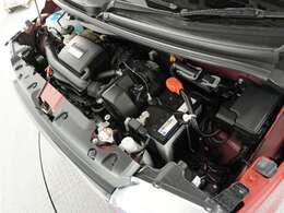 エンジンは車の心臓部分です。このエンジンルームが汚いとトラブルの基になります。当店は専用の液剤を使って徹底的に綺麗にします。