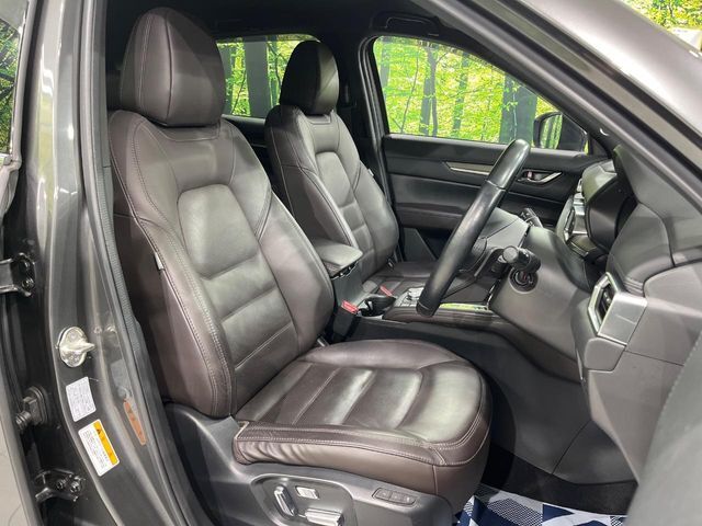 【ブラウンレザーシート】デザイン性が高く、高級感のある茶革シート。常に体に触れる部分だから、座り心地の良さにはこだわりたいですね♪汚れの付着や劣化を抑制する内装コーティング施工もおススメですよ♪