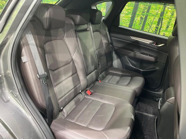 【前席＋後席シートヒーター】寒い日に重宝するシートヒーターを後席にも装備！エアコンより早く温まってくれるので寒がりの人も安心ですね♪エアコンの温風は乾燥するから苦手、という方にもをおすすめです。