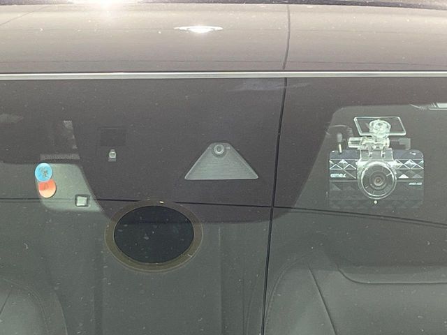 【アドバンストスマートシティブレーキサポート】低速走行中に前方の車両等を認識し、衝突しそうな時は警報とブレーキで衝突回避と被害軽減をアシスト。より安全にドライブをお楽しみいただけます。