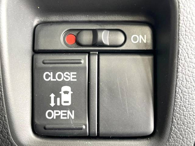 【パワースライドドア】スマートキーや運転席のスイッチでスライドドアの開閉が可能♪電動だから力を入れてドアを開ける必要が無く、小さいお子様でも、重い荷物を持っている時もラクに開け閉めできます♪