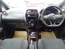 ◆内装◆ブラックインテリアにレッドをさし色として用いた締まったデザイン！スポーティでありながら、大人っぽさを感じさせるNISMOのインテリアです！