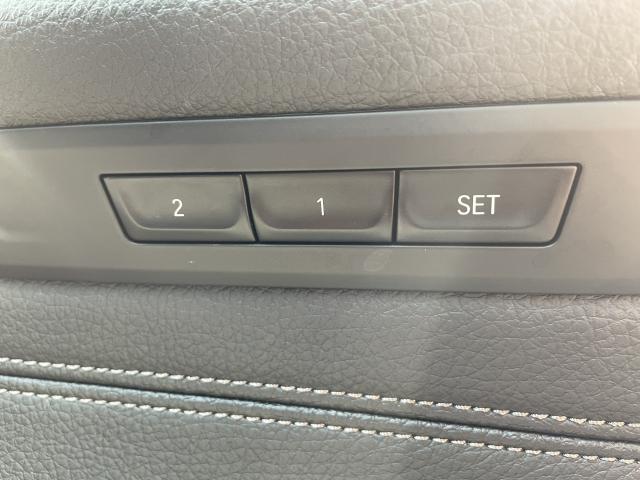 運転手が代わってもボタン一つで設定ポジションに。常にご自身のドライブ設定が整います。