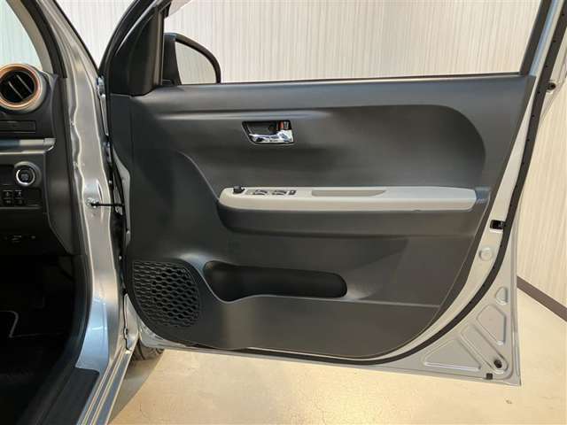 運転席前面ドア部分です♪