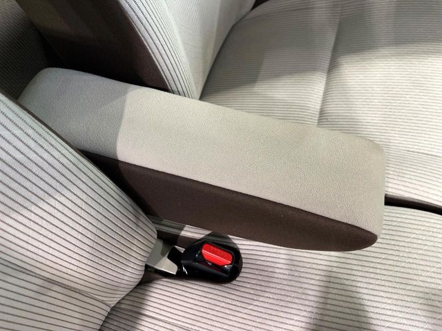 【アームレスト】運転中の身体の負担を軽減してくれるアームレストを装備♪