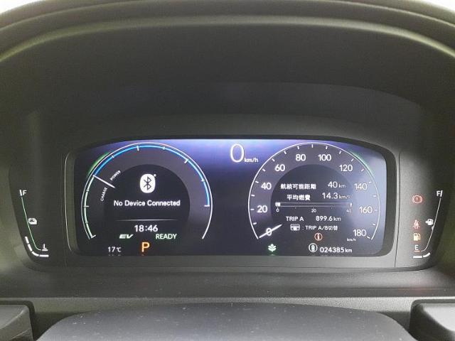 WECARSの展示場では実際に見て、触ってお車をお選びいただけます！知識の豊富な営業スタッフが様々なカーライフをご提案いたします！