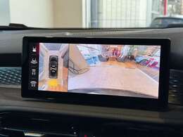 バックカメラにはガイドラインが表示されるので、まっすぐの駐車も楽々です！