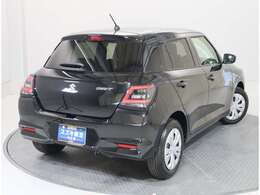 シンプルでありながら印象的。シャープなテールランプと引き締まったリアデザインが洗練された個性を主張します。