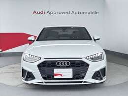 Audiの象徴であるシングルフレームグリルをよりワイドで低くシャープなデザインとすることでワイド＆ローのフォルムを協調しています。