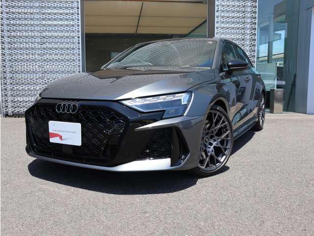 アウディ認定中古車は安心してお乗り頂くため1年間走行距離無制限の保証が無料で付いております。　全国陸送可能で、ご納車後はお近くの正規ディーラーにてメンテナンスを受けることができます