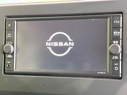 【純正ナビ】人気の純正ナビを装備。オーディオ機能も充実しており、Bluetooth接続すればお持ちのスマホやMP3プレイヤーの音楽を再生可能！毎日の運転がさらに楽しくなります！！