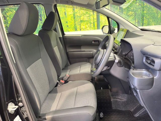 運転席シート廻りは使用感も少なく、良好な状態となっています。丁寧に使われていたことがよくわかりますね。