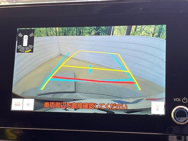 【バックカメラ】駐車時に後方がリアルタイム映像で確認できます。大型商業施設や立体駐車場での駐車時や、夜間のバック時に大活躍！運転スキルに関わらず、今や必須となった装備のひとつです！