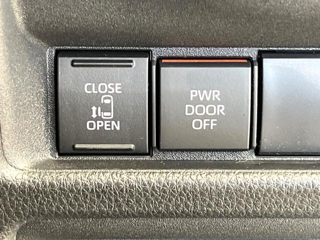 【パワースライドドア】スマートキーや運転席のスイッチでスライドドアの開閉が可能♪電動だから力を入れてドアを開ける必要が無く、小さいお子様でも、重い荷物を持っている時もラクに開け閉めできます♪