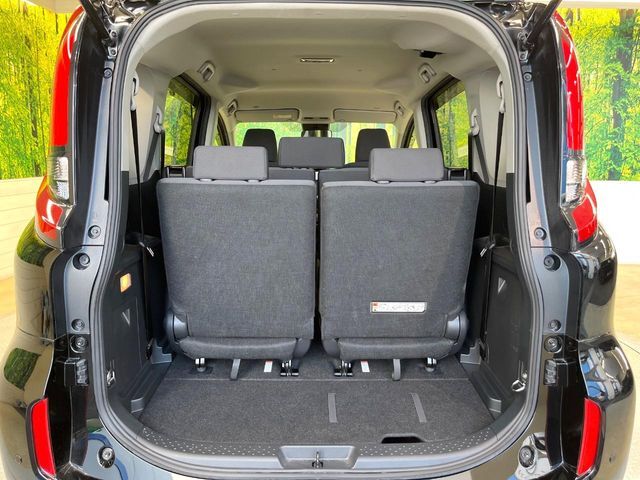 普段のお買い物や通勤、送迎等に十分な荷室スペースを確保しております。セカンドシートを倒すと、大きな荷物の積載も可能です♪