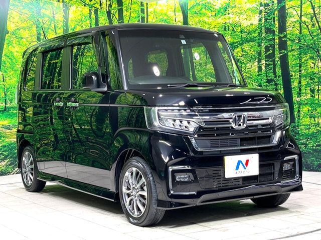 大好評のボディコーティング「弾スプラッシュコート」もご納車までに施工可能。通常のガラスコートと異なる、耐久年数6年の無機質ガラスコーティングが、ボディをキレイな状態に保ってくれます。