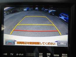 バックが苦手な方は必見！ライン表示付きのバックモニターが障害物を映し出してくれます！