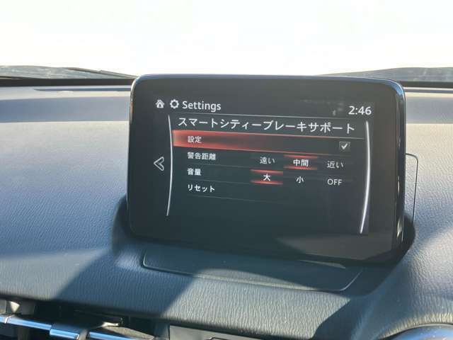 スマートシティブレーキサポート は車速が約4 km/h～約30 km/hで走行中に前方車をレーザーセンサー が検知し、前方車との衝突を回避できないと判断したときに、ブレーキ制御 を行ない、衝突時の被害を軽減します