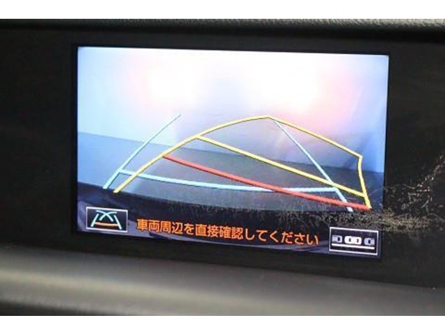 バックモニター！　バック時に後方の状況がモニターで確認できるので安全・安心です。
