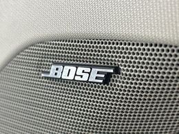 【BOSEサウンドシステム】メーカーオプションの高品位サウンドシステムを搭載。専用のチューニングが施された大小様々なスピーカーから良質なサウンドが奏でられ、臨場感あふれる音響空間を演出します。