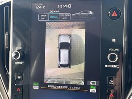 【マルチテレインモニター】車のフロントやサイドのカメラ画像を同時にモニター表示することで、悪路や狭い道を走行時でも周囲の状況確認ができ安心！本格SUVにうれしい装備です♪