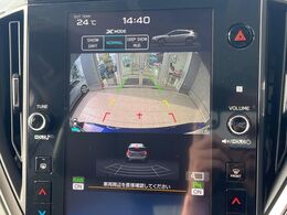 【バックカメラ】駐車時に後方がリアルタイム映像で確認できます。大型商業施設や立体駐車場での駐車時や、夜間のバック時に大活躍！運転スキルに関わらず、今や必須となった装備のひとつです！